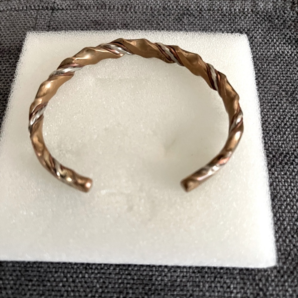 RARE FIND
Vintage Sergio Lub mixed metal twist cuff bracelet - Picture 7 of 7